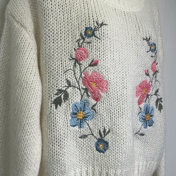 H&M - White Colorful Floral Knit Long Sleeve Crew Neck Sweater Size Large - Picture 4 of 10
